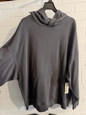 BUNDLE OF 4, 2 Men’s Hoodie Sweaters & 2 fleece hoodies
